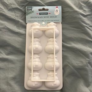 White snowman mini molds. Festive and fun, use to make anything you can imagine.